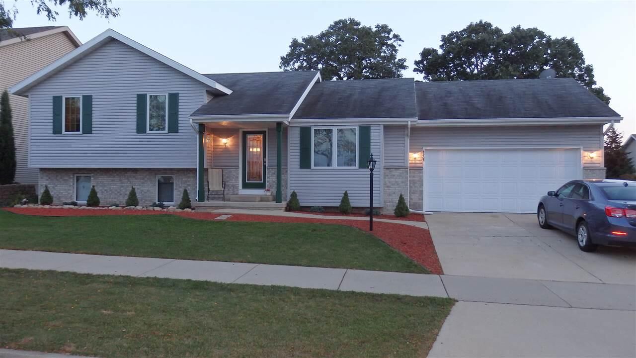 Property Photo:  6805 Bluff Point Dr  WI 53718 