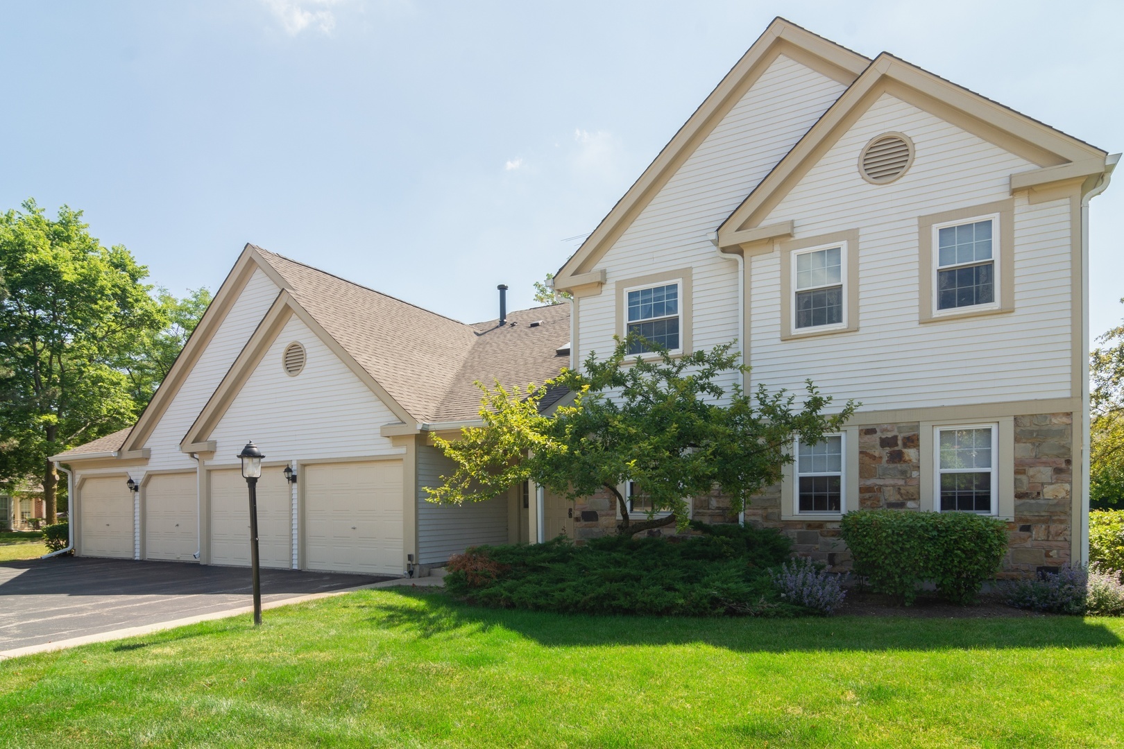 Property Photo:  9 Aberdeen Court Z2  IL 60194 