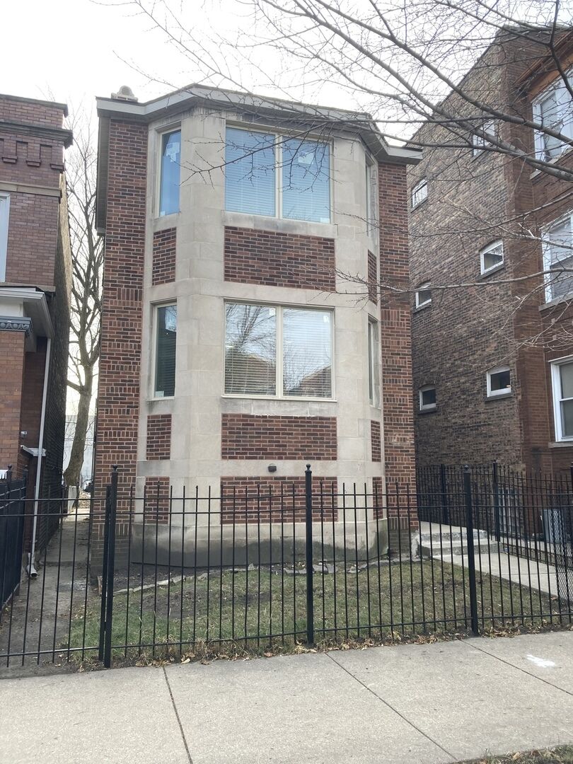 Property Photo: 5025 W Washington Boulevard IL 60644