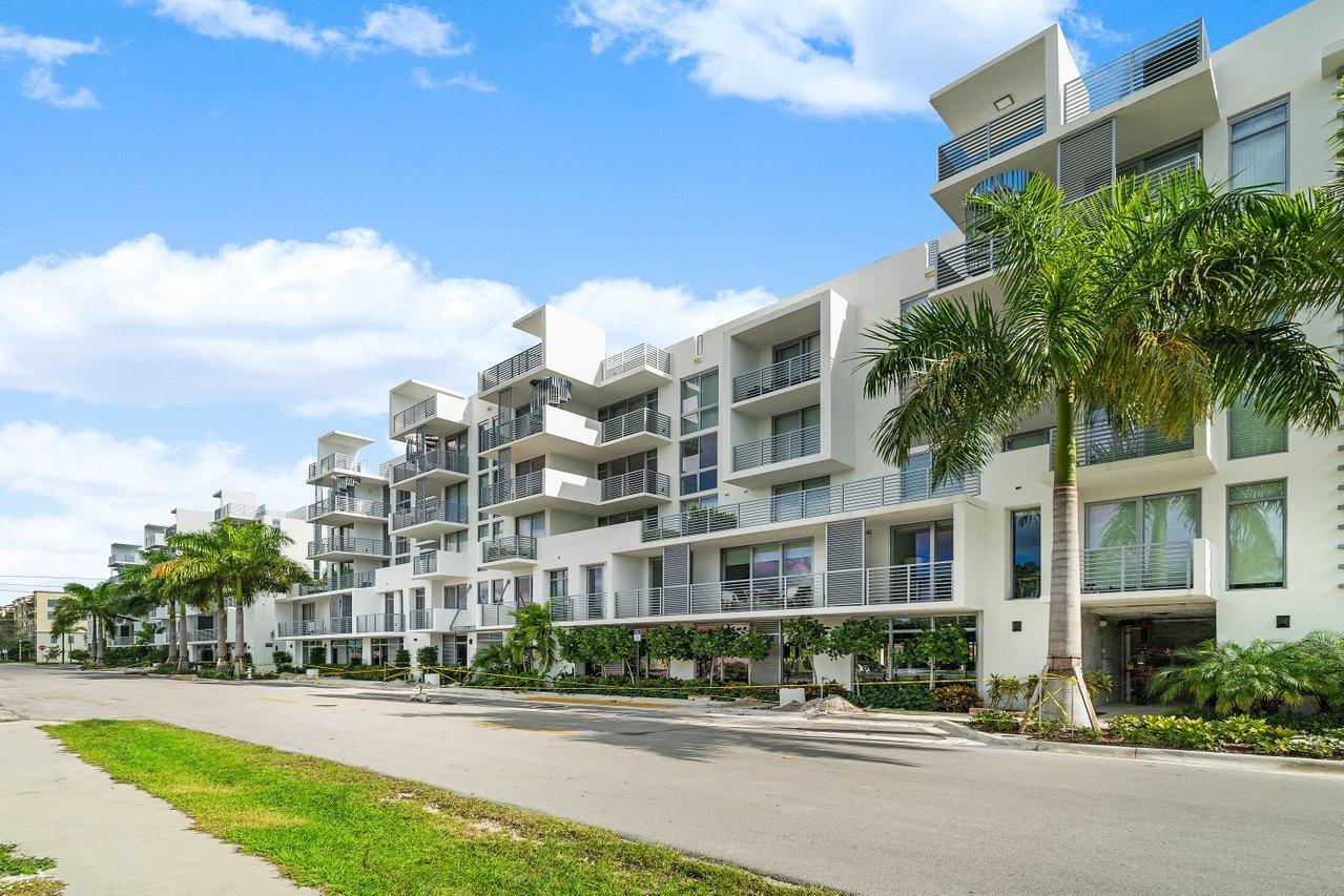 Property Photo: 111 SE 1st Avenue 417 FL 33444