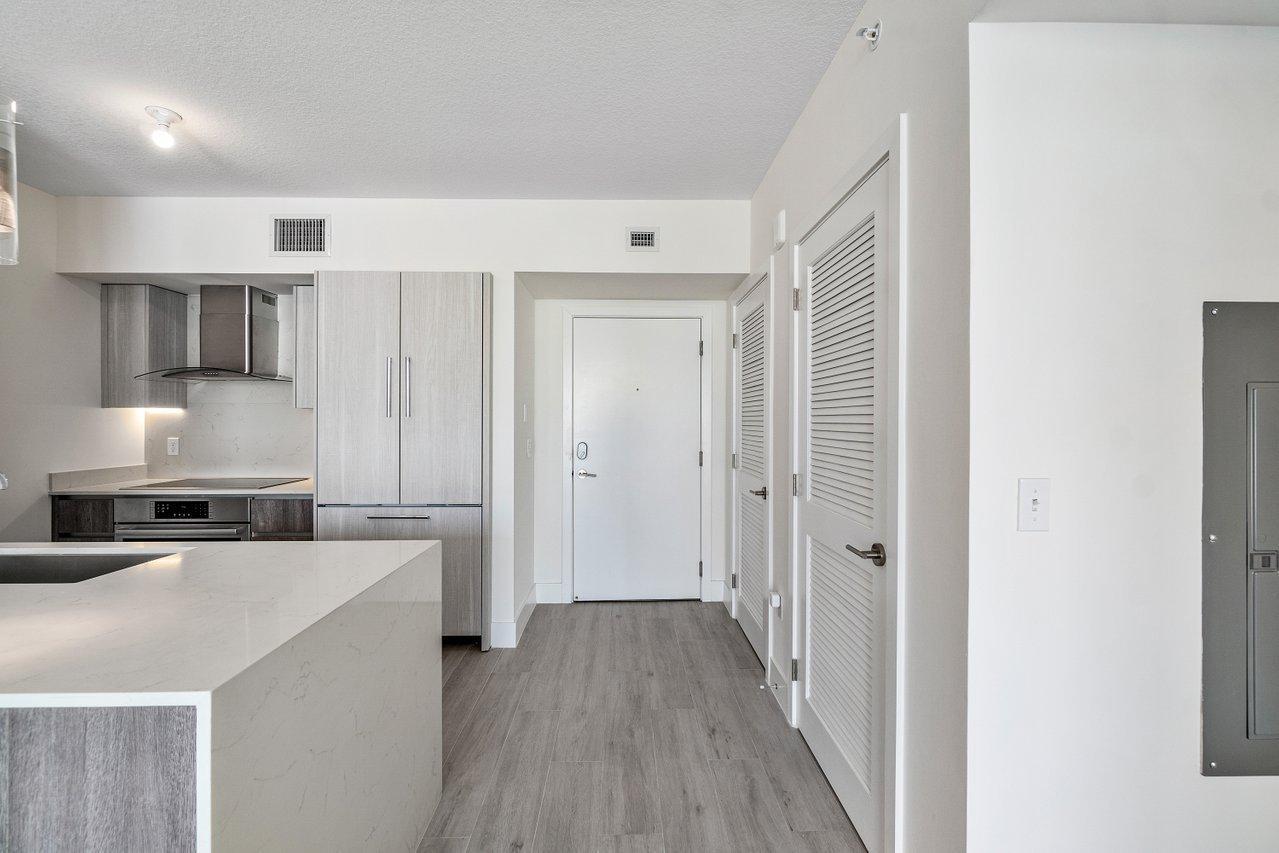 Property Photo:  111 SE 1st Avenue 517  FL 33444 