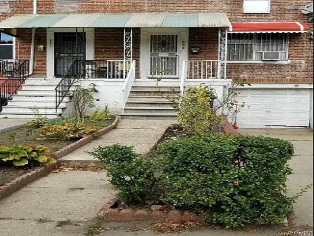 Property Photo:  933 Magenta Street  NY 10469 