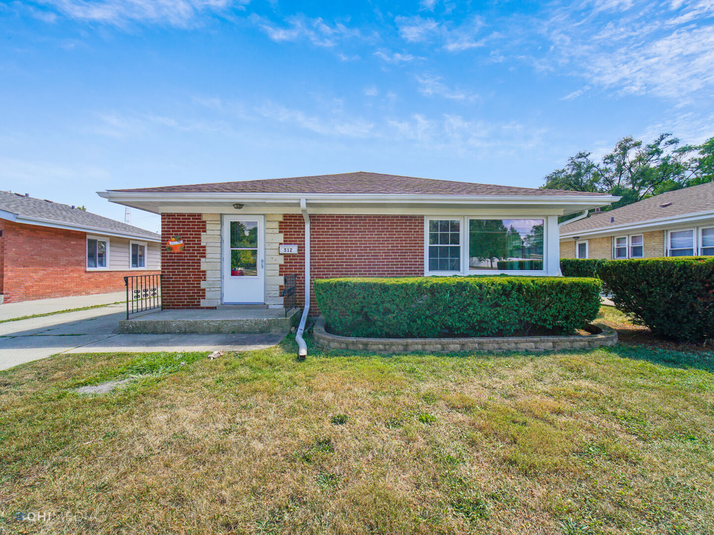 Property Photo:  512 E Butterfield Road  IL 60126 