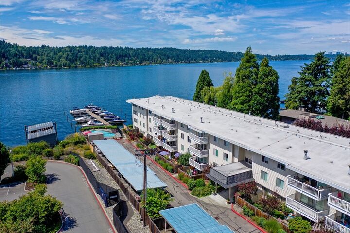 Property Photo:  5021 Ripley Lane N 7  WA 98056 