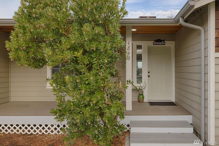 Property Photo: 1849 Elhardt St WA 98282
