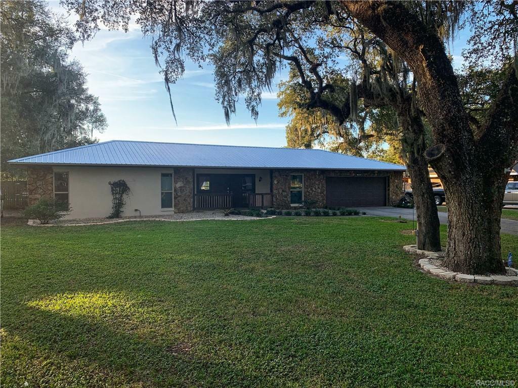 Property Photo:  5083 Lakewood Drive  FL 33523 