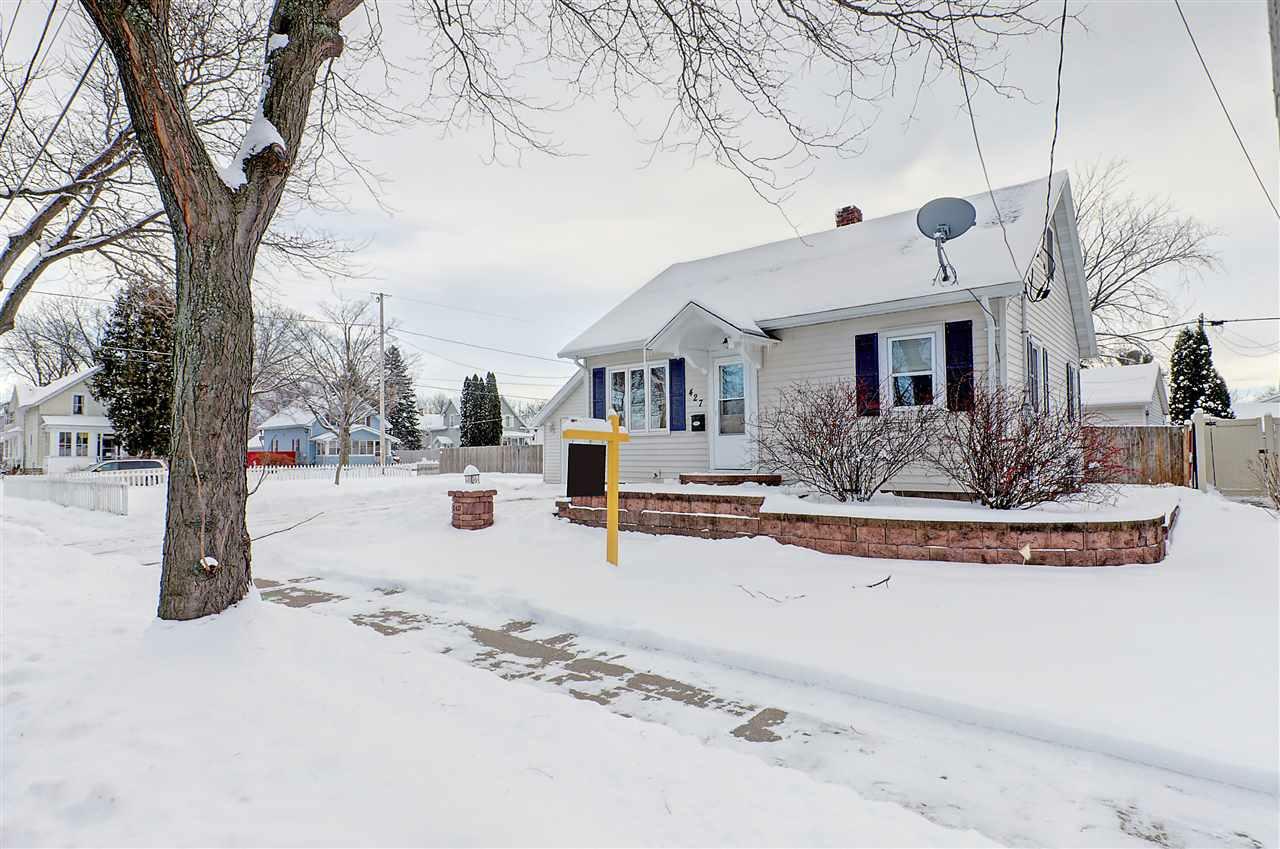 Property Photo:  427 E Fremont Street  WI 54915-1824 