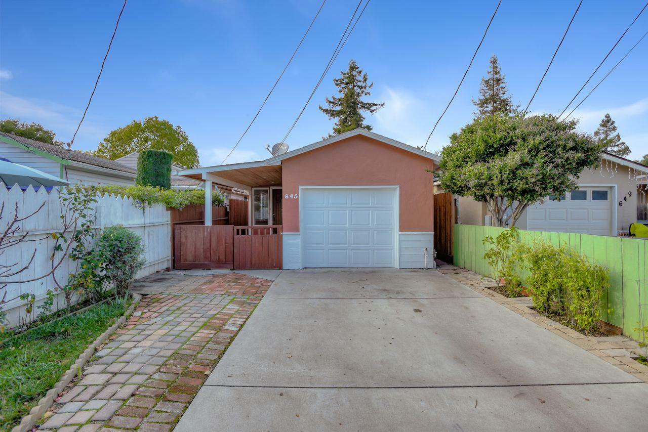 Property Photo:  645 Hurlingame Avenue  CA 94063 