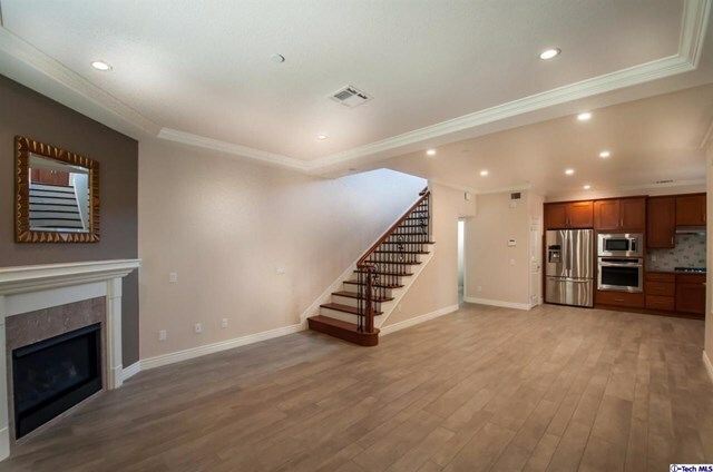 Property Photo:  310 N Oak Avenue 1  CA  