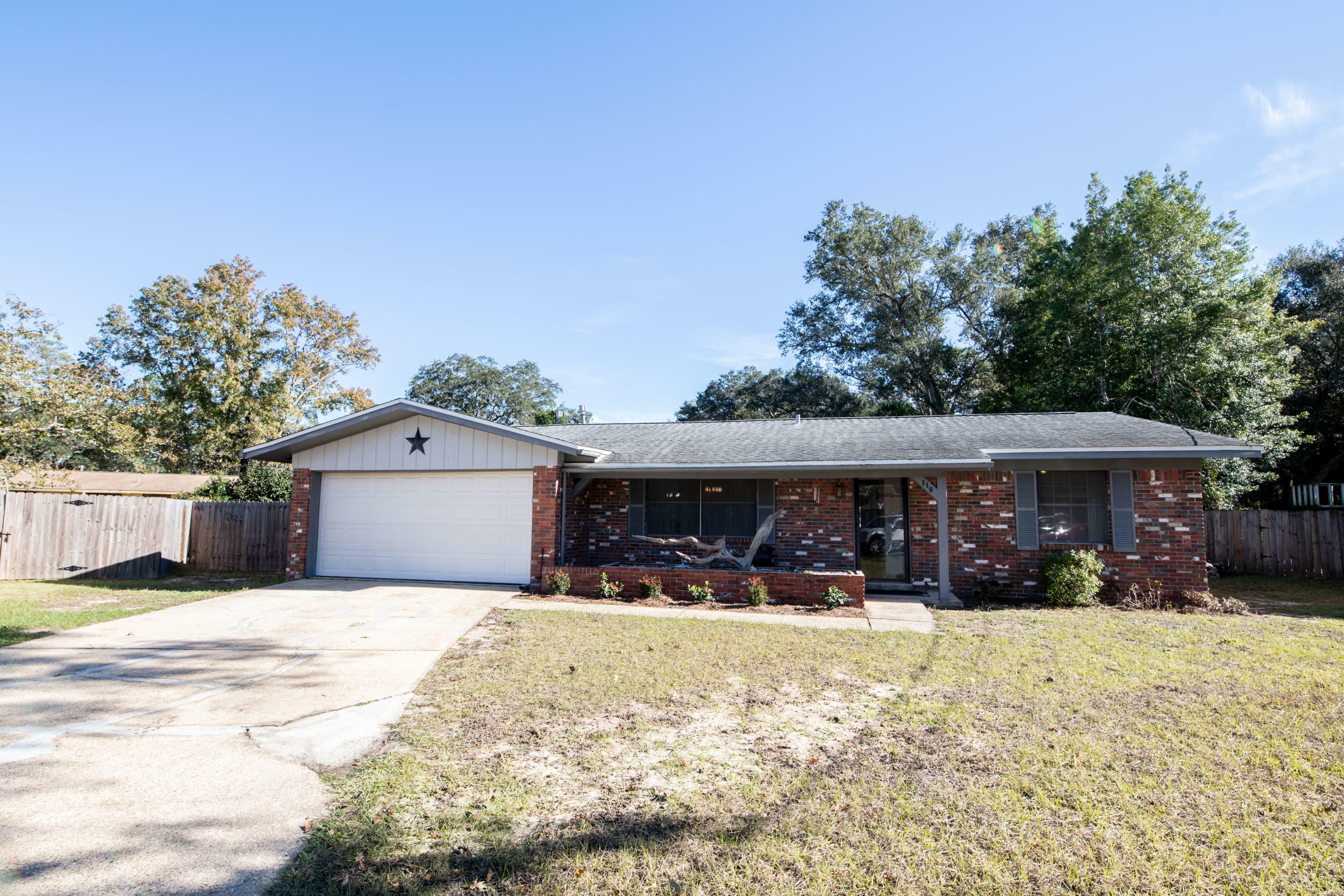 Property Photo:  116 Alan A Dale Drive  FL 32578 