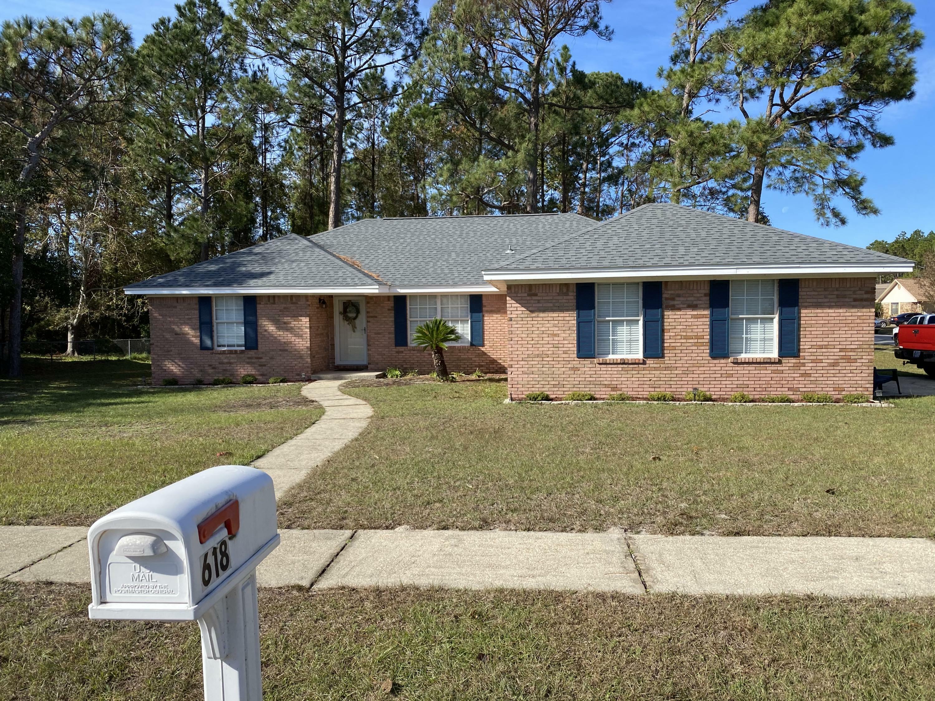 Property Photo:  618 Avenue De La Dauphine  FL 32569 