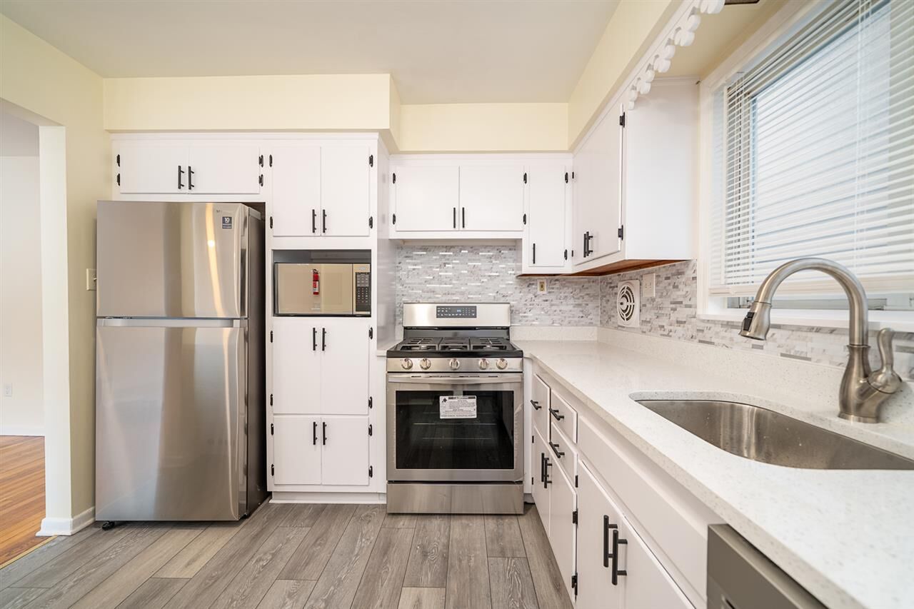 Property Photo:  121 Ogden Ave 1  NJ 07307 