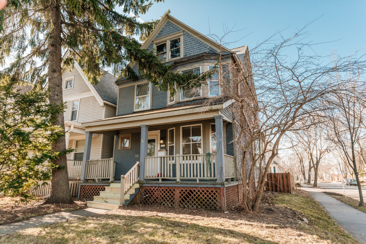 Property Photo:  3285 N Bartlett Ave  WI 53211 