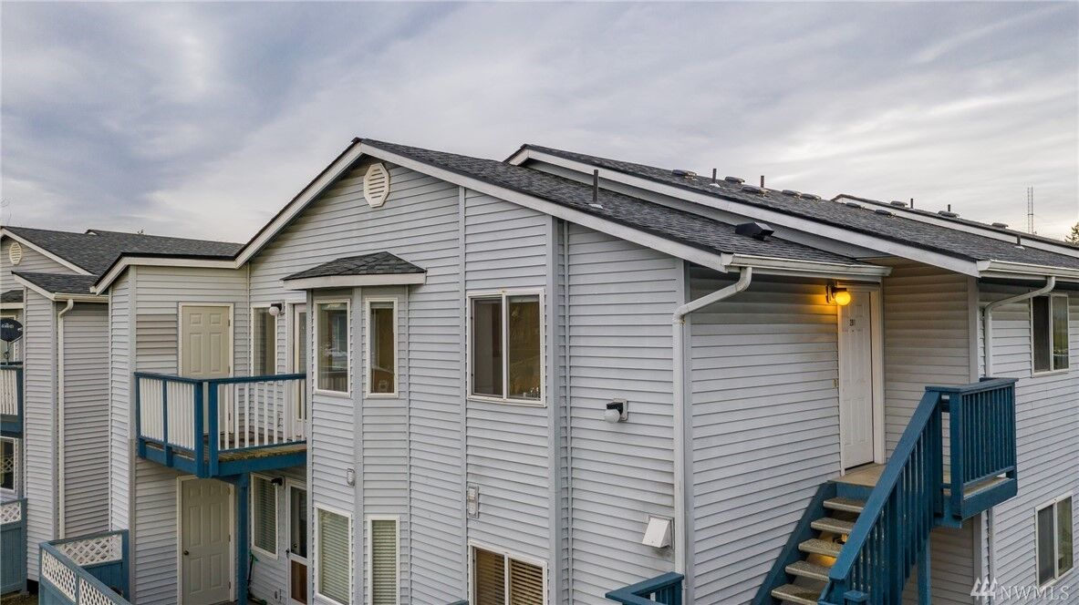 Property Photo: 730 SE 8th Ave F 201 WA 98277