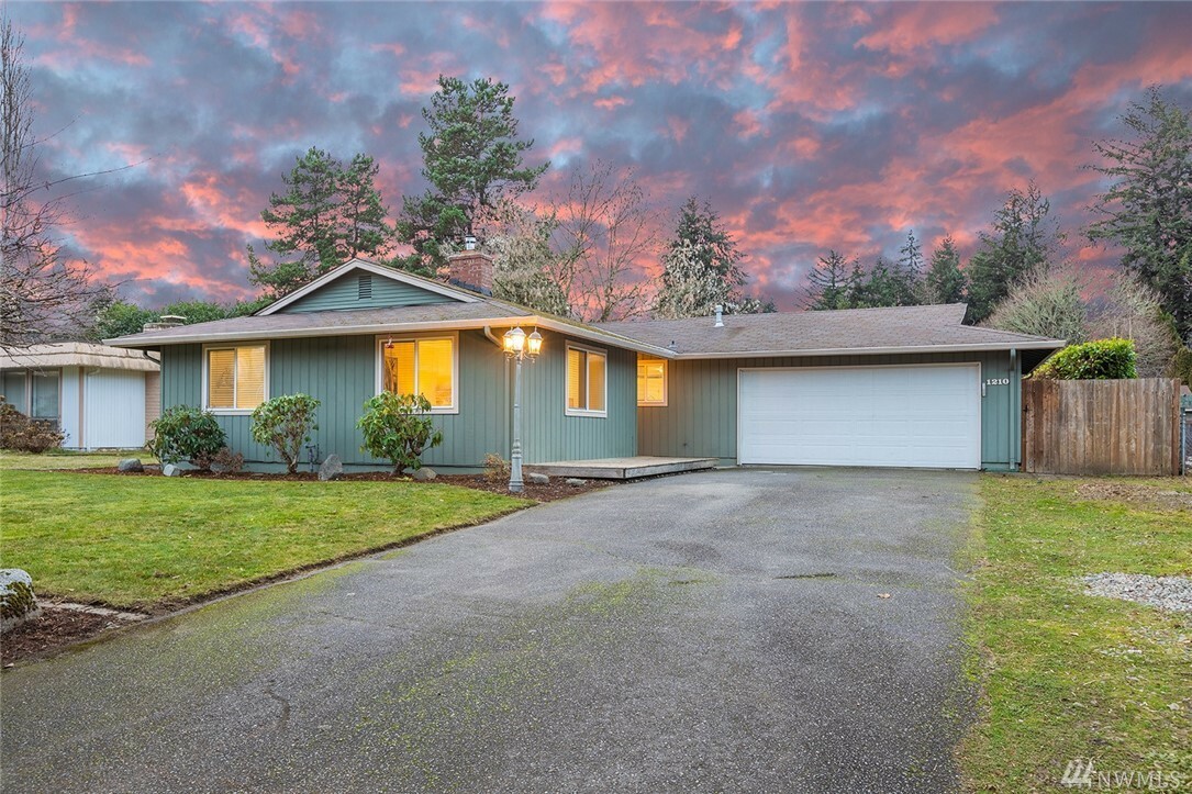 1210 Pierce St  Steilacoom WA 98388 photo