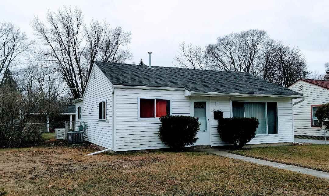 Property Photo:  35811 Glen  MI 48186-4133 