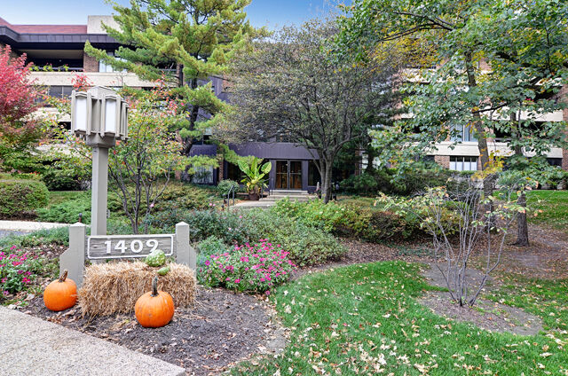 1409 Burr Oak Road 101A  Hinsdale IL 60521 photo