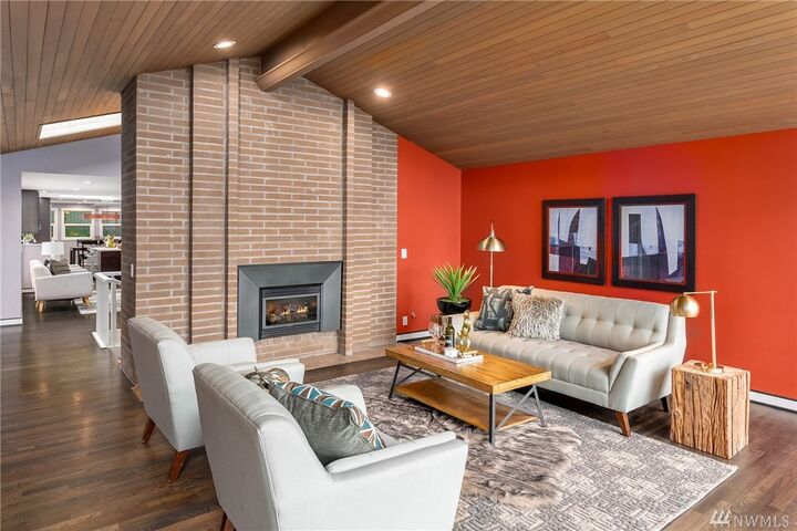 Property Photo: 7707 89th Place SE WA 98040