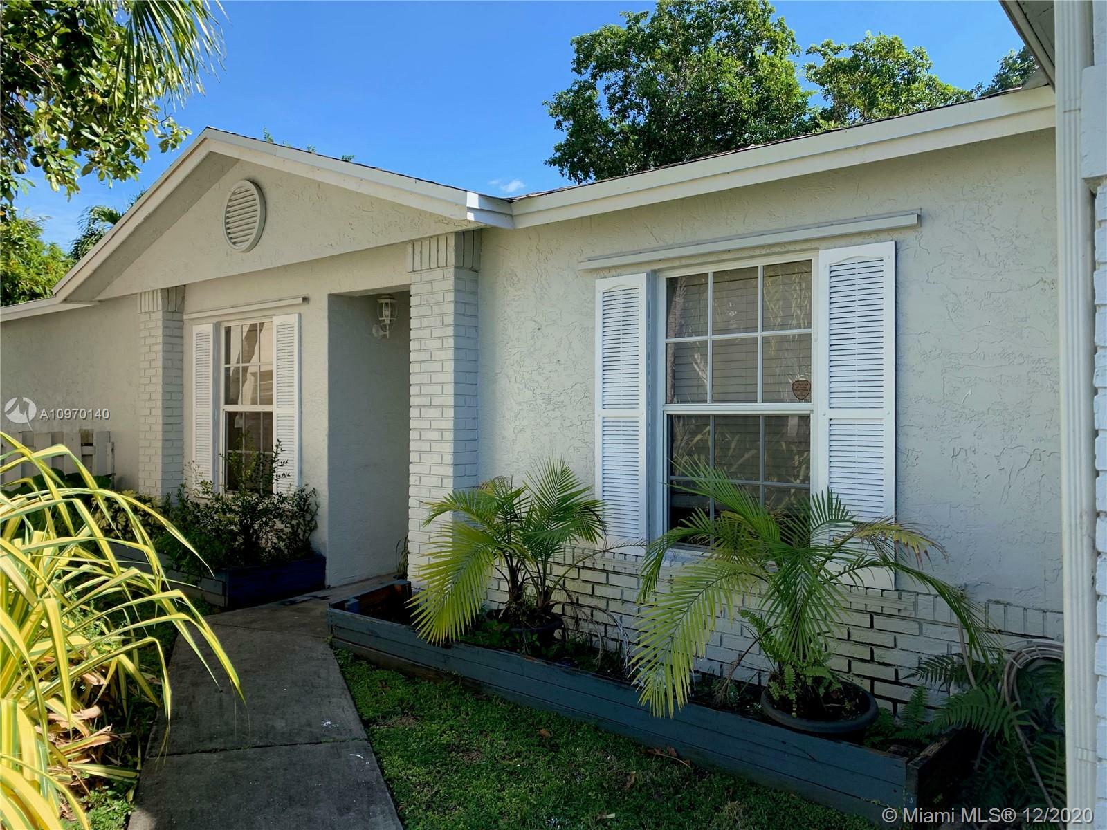 Property Photo:  586 Abingdon Way  FL 33325 