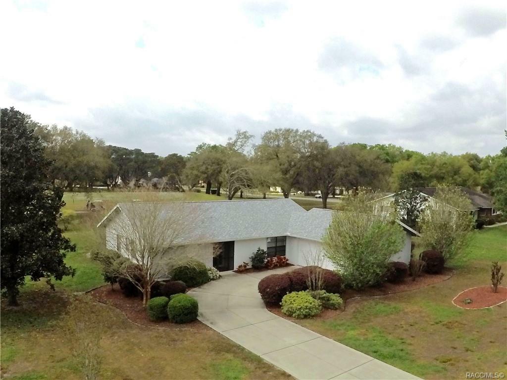 Property Photo:  90 E Falconry Court  FL 34442 