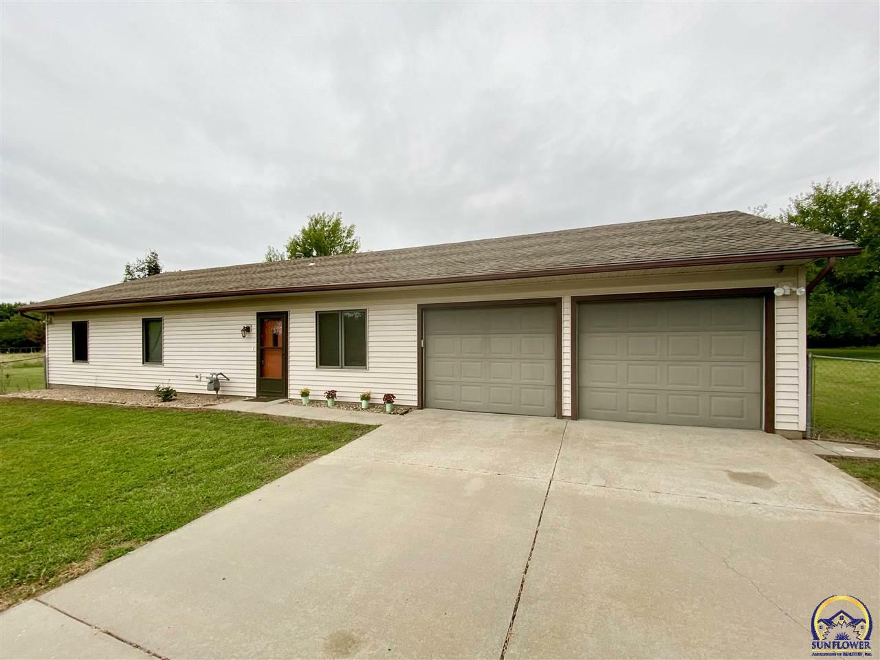 Property Photo:  2131 NE 39th St  KS 66617 