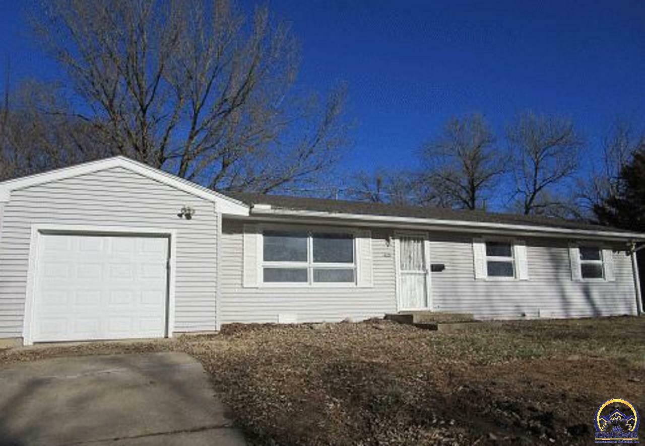 Property Photo:  1408 SW 32nd St  KS 66611 