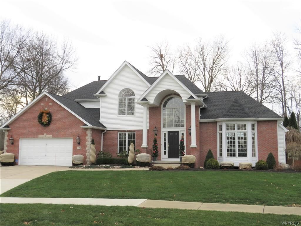 Property Photo:  224 Woodstream Drive  NY 14072 