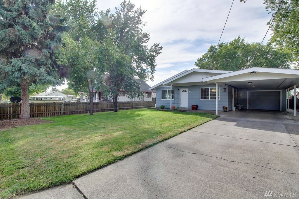 Property Photo: 922 Oriole St WA 99362