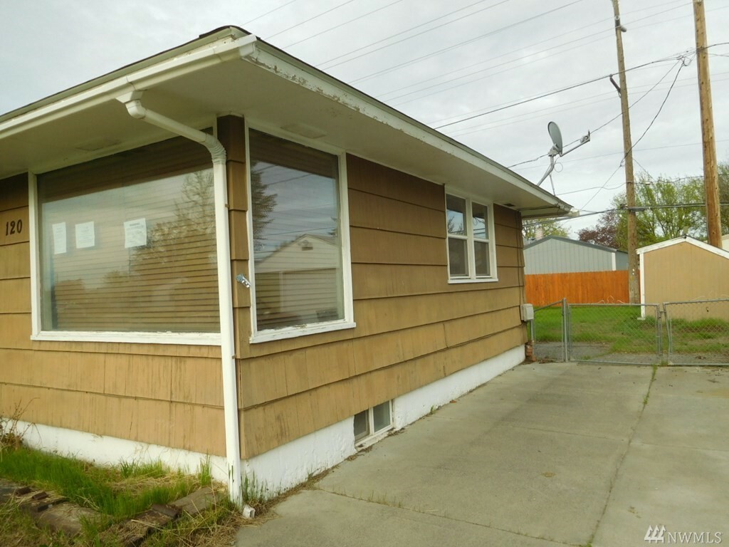 Property Photo:  120 Boyer Dr  WA 99362 