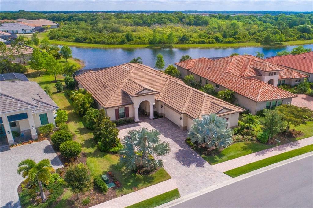 Property Photo: 16707 Berwick Terrace FL 34202