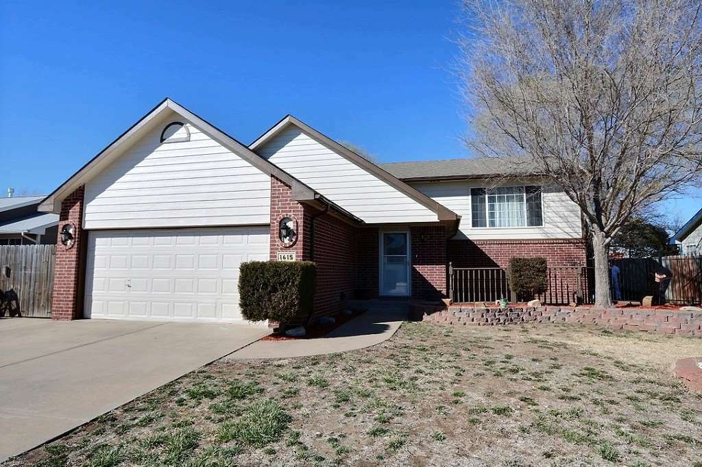 Property Photo:  1615 S Lark Ct  KS 67209 