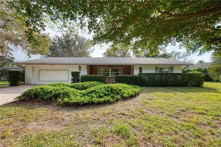 4474 N Lake Drive  Sarasota FL 34232 photo