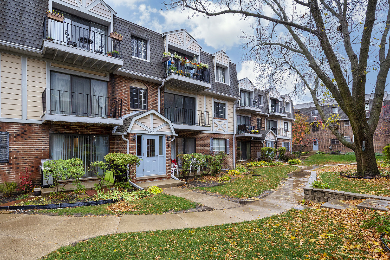 Property Photo: 3256 Sanders Road 4-D IL 60062
