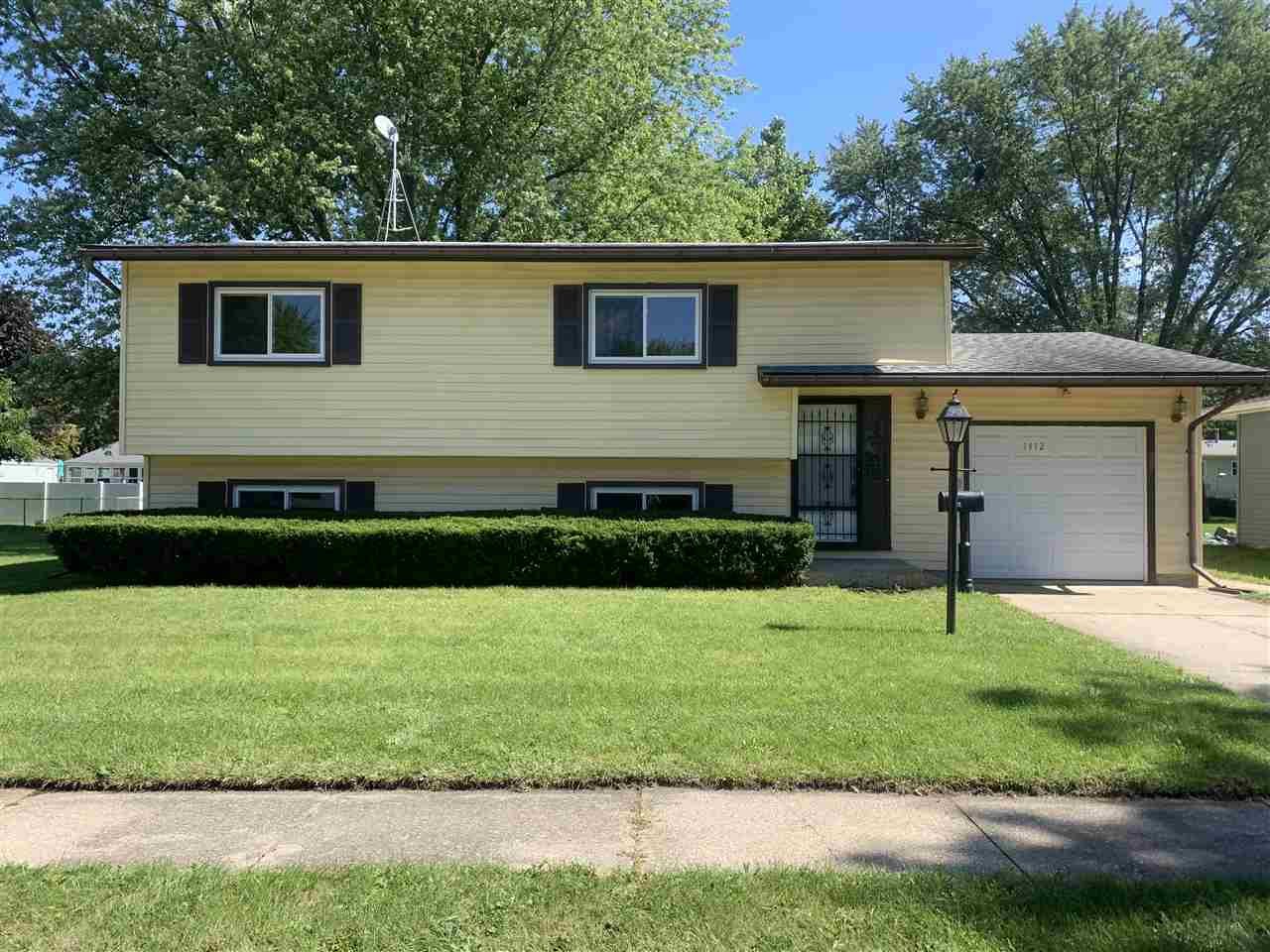 Property Photo:  1412 9th Avenue  IL 61008 