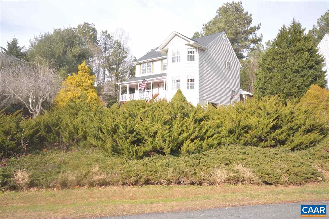 Property Photo: 202 Maple Tree Ln VA 22923