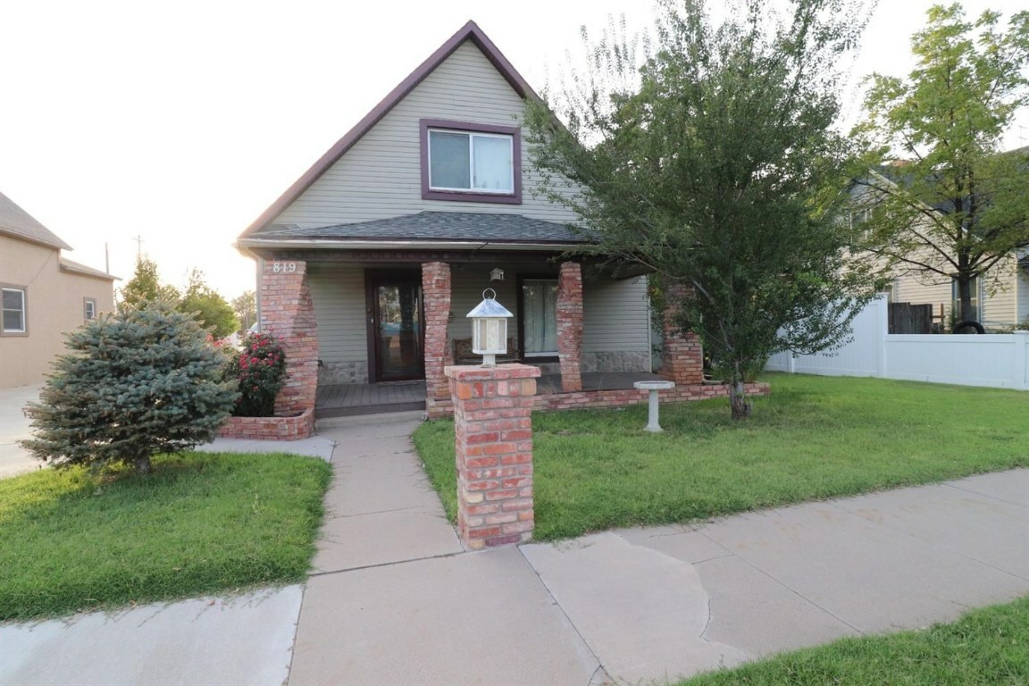 Property Photo:  819 S Main Street  KS 67871 