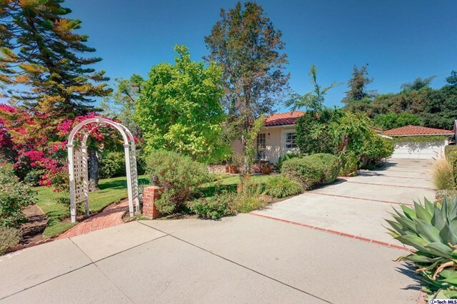 Property Photo:  1687 N Altadena Drive  CA 91001 
