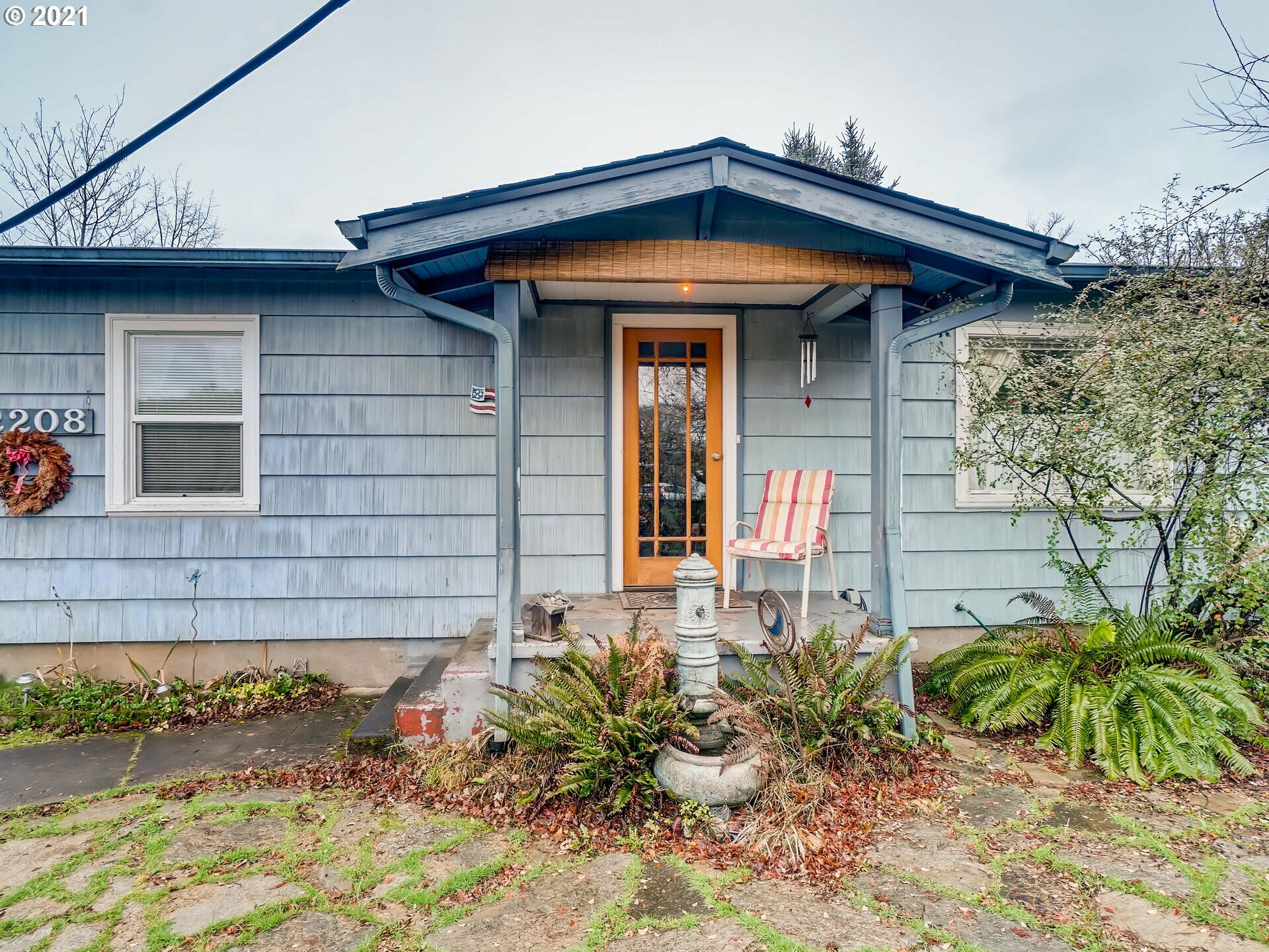 Property Photo:  2208 SE 87th Ave  OR 97216 
