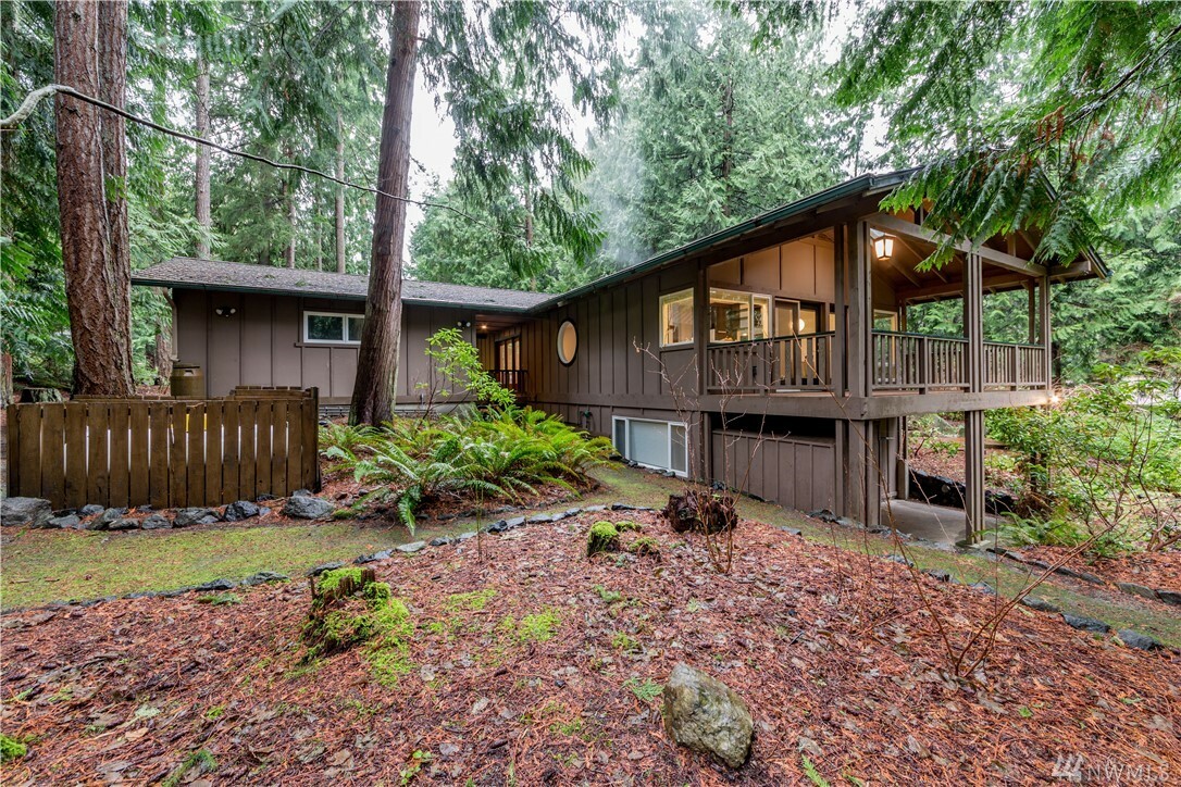 Property Photo:  462 Baycliff Dr  WA 98368 