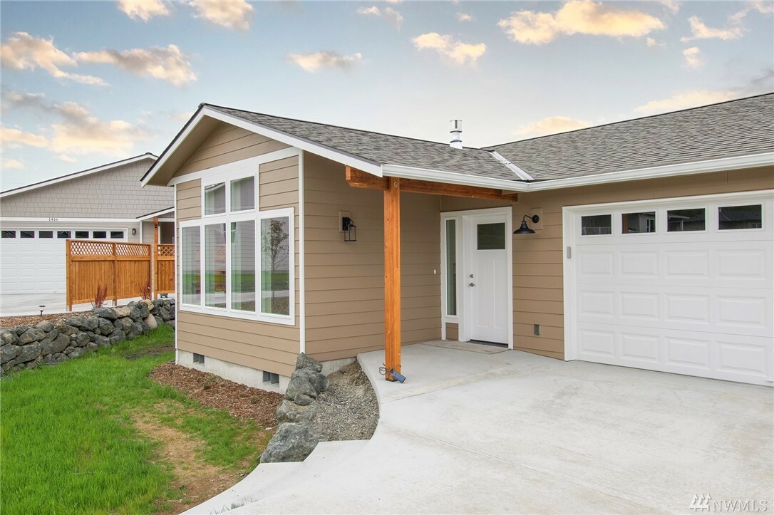 Property Photo:  1414 Rook Dr  WA 98362 