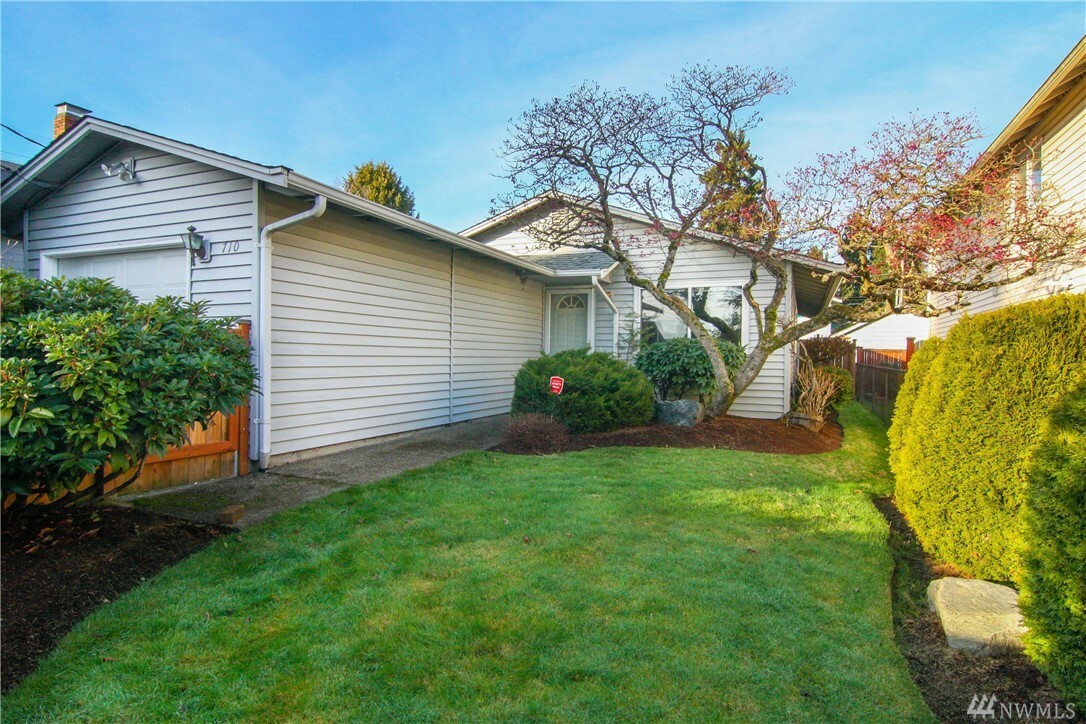 Property Photo:  710 N 103rd St  WA 98133 