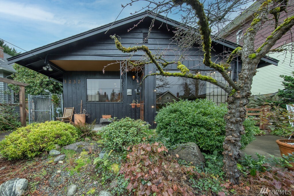 Property Photo:  3232 35th Ave S  WA 98144 