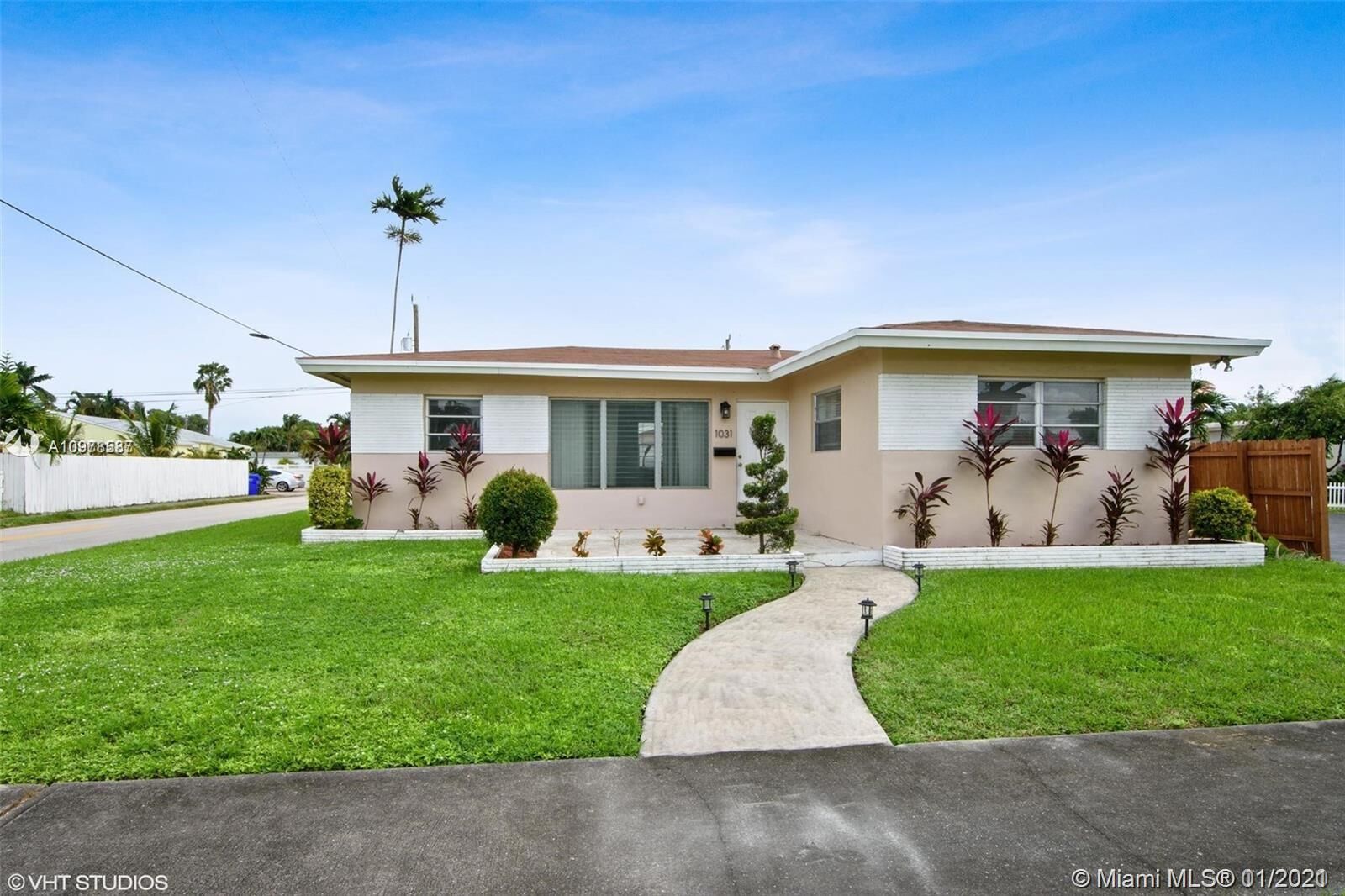 Property Photo: 1031 N 16th Ct FL 33020
