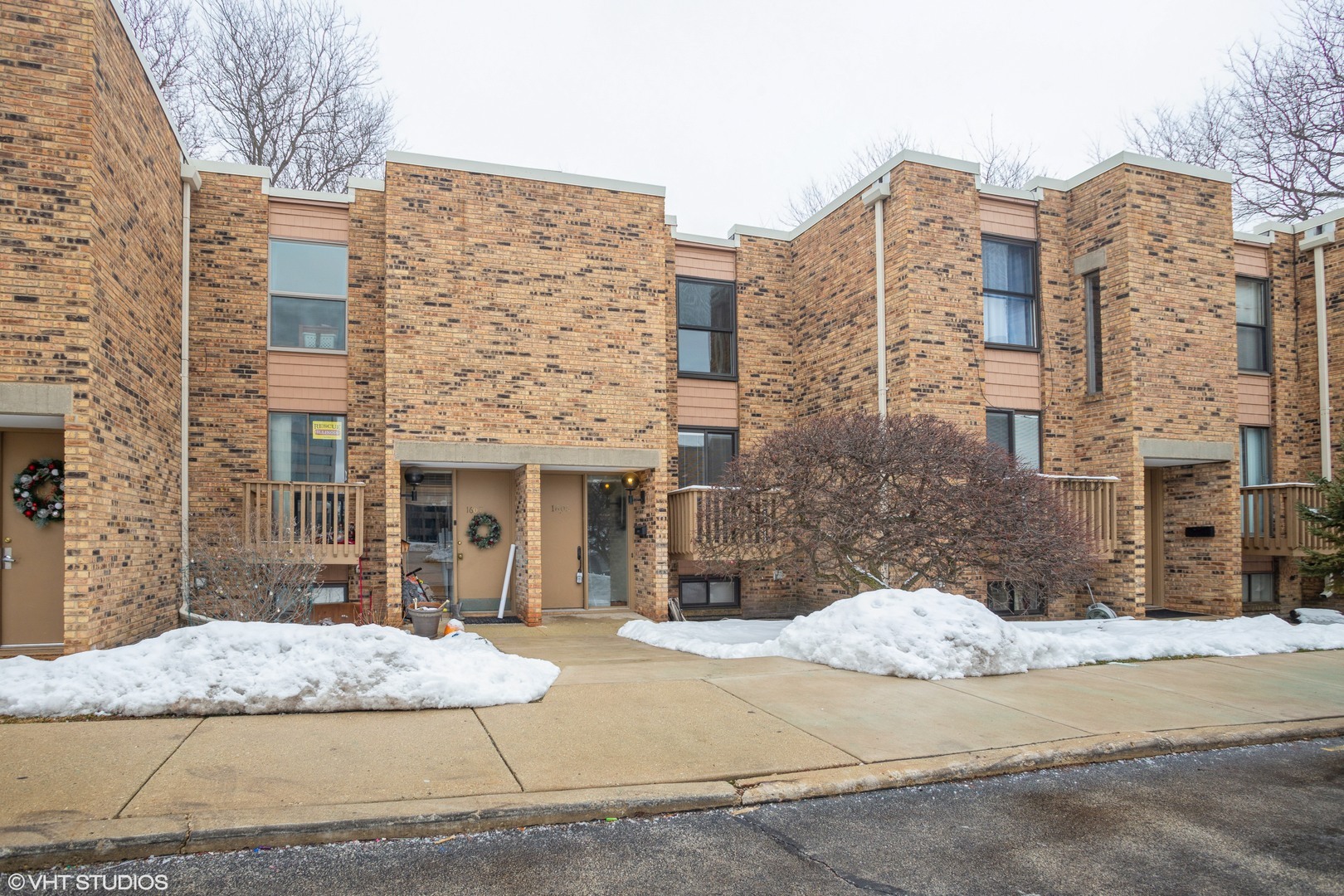 Property Photo:  1605 Sycamore Place  IL 60173 