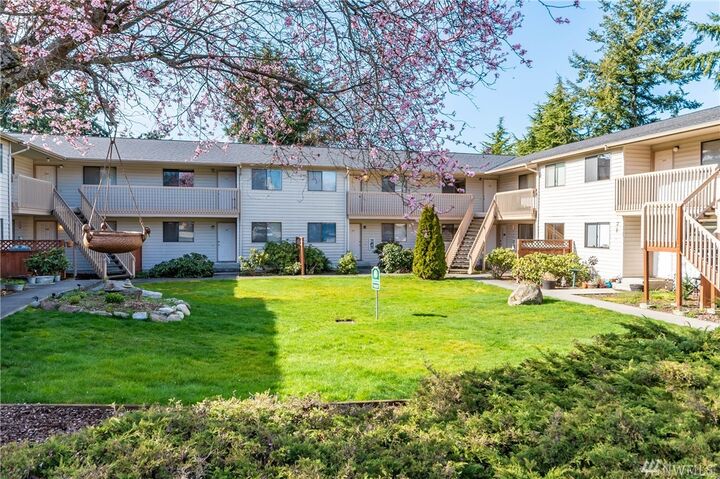 Property Photo: 325 NE Kettle St 105 WA 98277