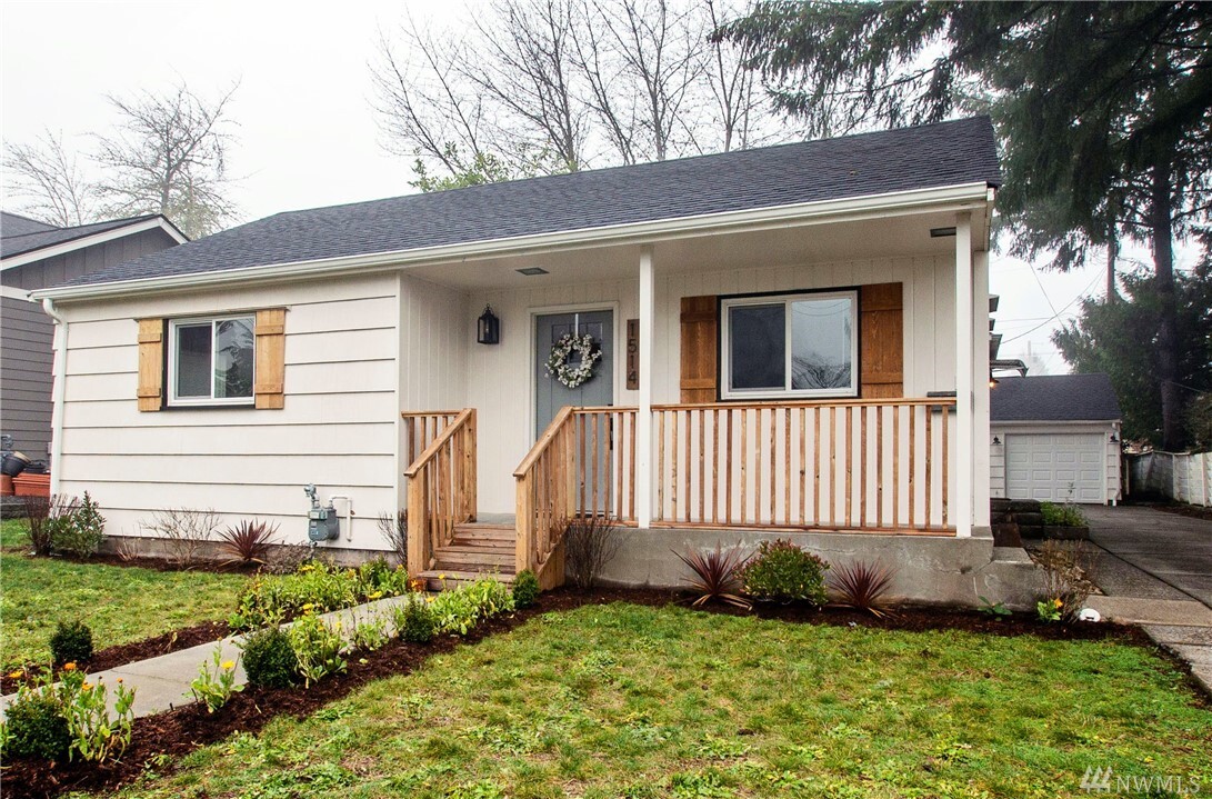 Property Photo:  1514 8th Ave SW  WA 98502 