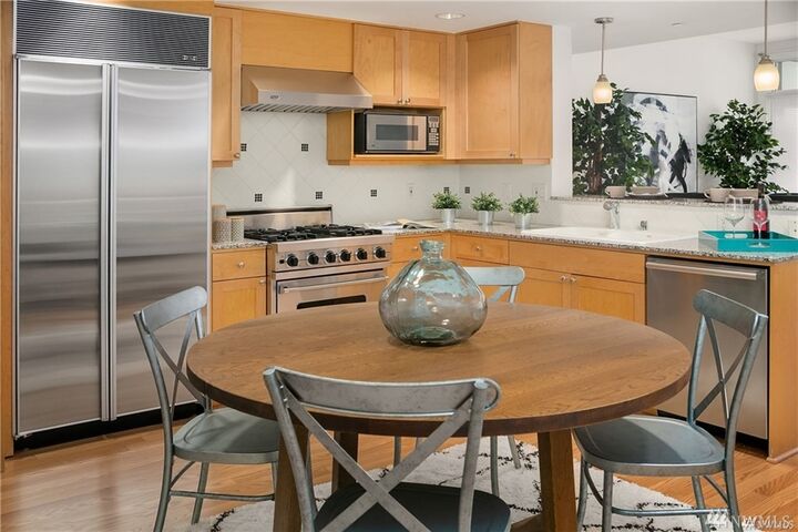 Property Photo: 1500 4th Ave 805 WA 98101