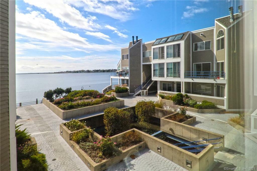 Property Photo:  24 Harbour Close 24  CT 06519 