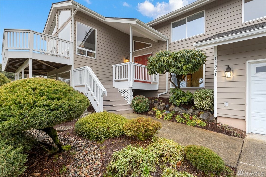 Property Photo:  14921 SE 49th St  WA 98006 