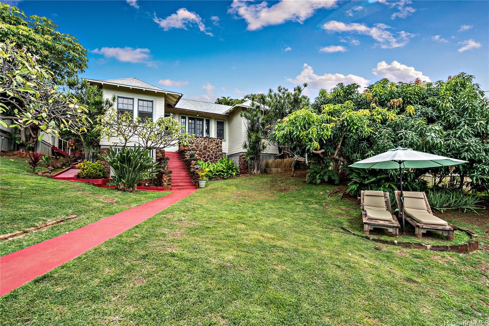 Property Photo: 3738B Manini Way HI 96816